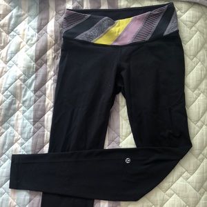 Reversible Lululemon leggings w pattern waist